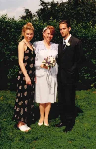 Dave with sister & mother on July 1, 1997.
/
Dave avec sa sœur et sa mère le 1er juillet 1997.